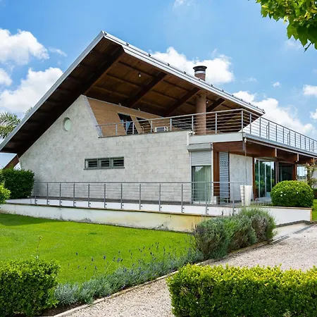 Casale Delle Ronde B&B